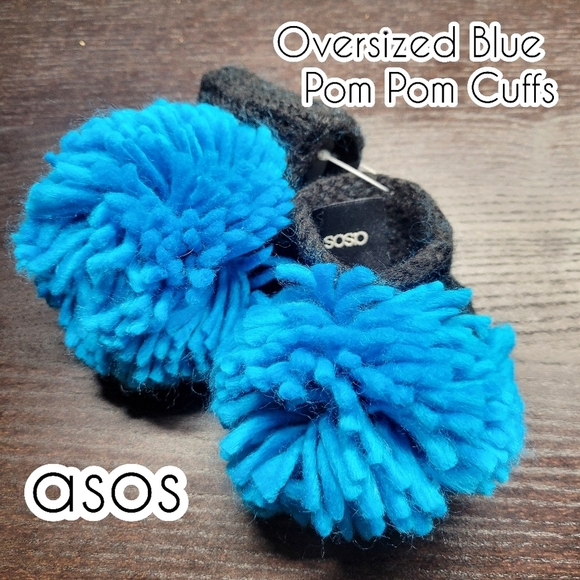 🔵asos🔵 Oversized Blue Pom Pom Cuffs [BNIB]💙 - Picture 1 of 7